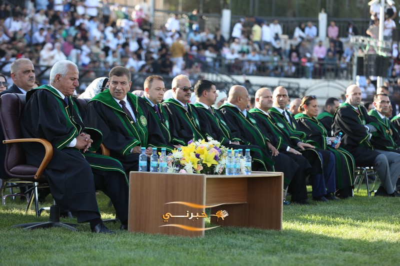 جامعة الزيتونة تحتفل بتخريج الفوج الثامن والعشرين للفصل الدراسي الثاني.