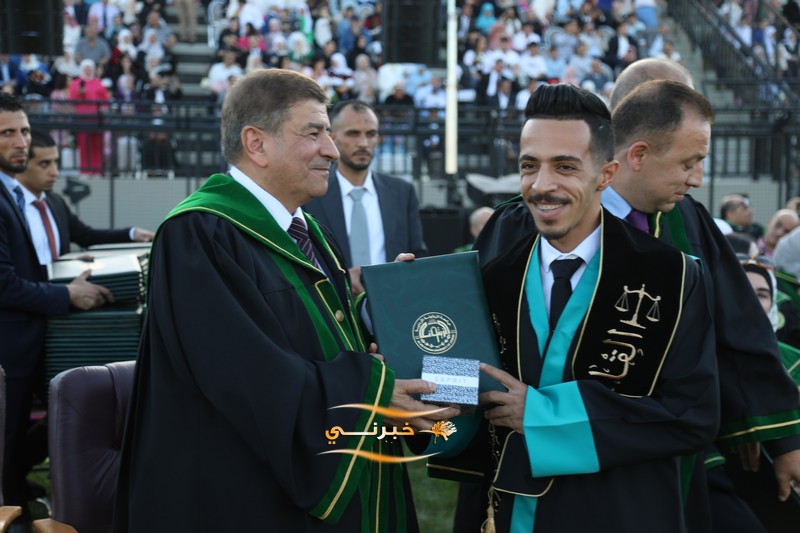 جامعة الزيتونة تحتفل بتخريج الفوج الثامن والعشرين للفصل الدراسي الثاني.