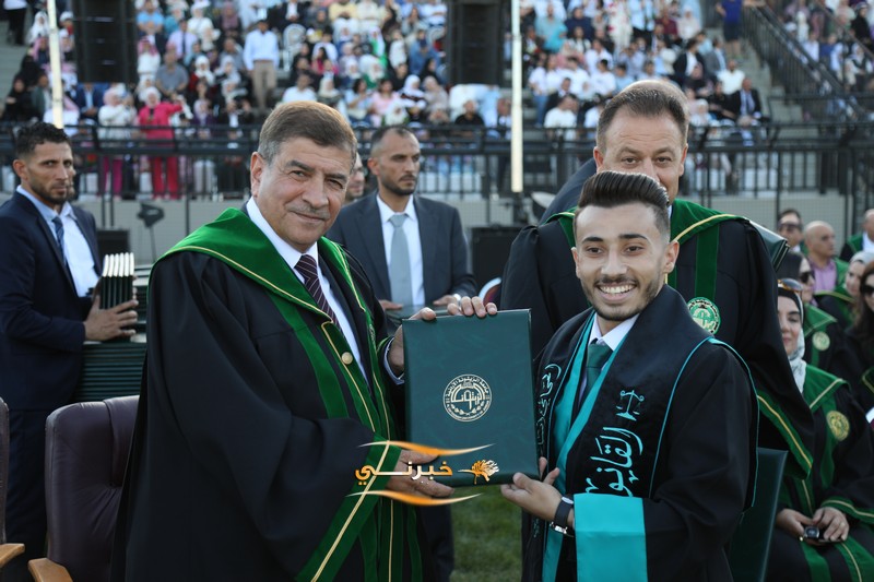 جامعة الزيتونة تحتفل بتخريج الفوج الثامن والعشرين للفصل الدراسي الثاني.