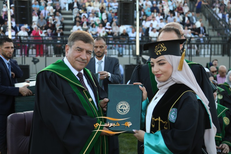 جامعة الزيتونة تحتفل بتخريج الفوج الثامن والعشرين للفصل الدراسي الثاني.