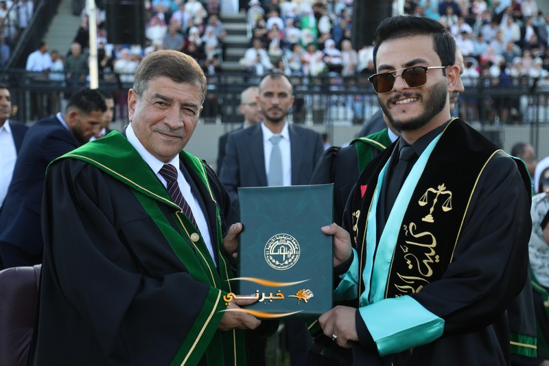 جامعة الزيتونة تحتفل بتخريج الفوج الثامن والعشرين للفصل الدراسي الثاني.