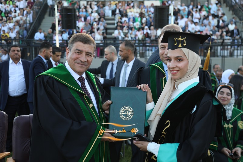 جامعة الزيتونة تحتفل بتخريج الفوج الثامن والعشرين للفصل الدراسي الثاني.