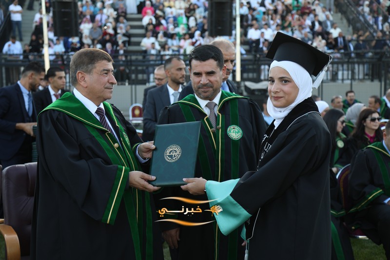 جامعة الزيتونة تحتفل بتخريج الفوج الثامن والعشرين للفصل الدراسي الثاني.