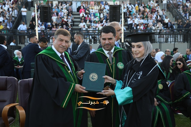 جامعة الزيتونة تحتفل بتخريج الفوج الثامن والعشرين للفصل الدراسي الثاني.