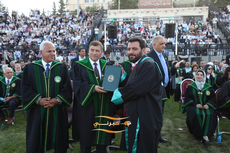 جامعة الزيتونة تحتفل بتخريج الفوج الثامن والعشرين للفصل الدراسي الثاني.