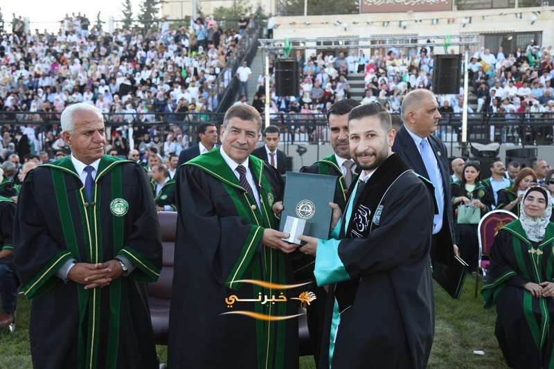 جامعة الزيتونة تحتفل بتخريج الفوج الثامن والعشرين للفصل الدراسي الثاني.