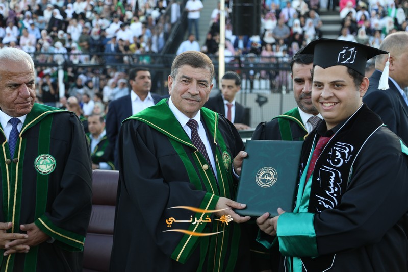 جامعة الزيتونة تحتفل بتخريج الفوج الثامن والعشرين للفصل الدراسي الثاني.