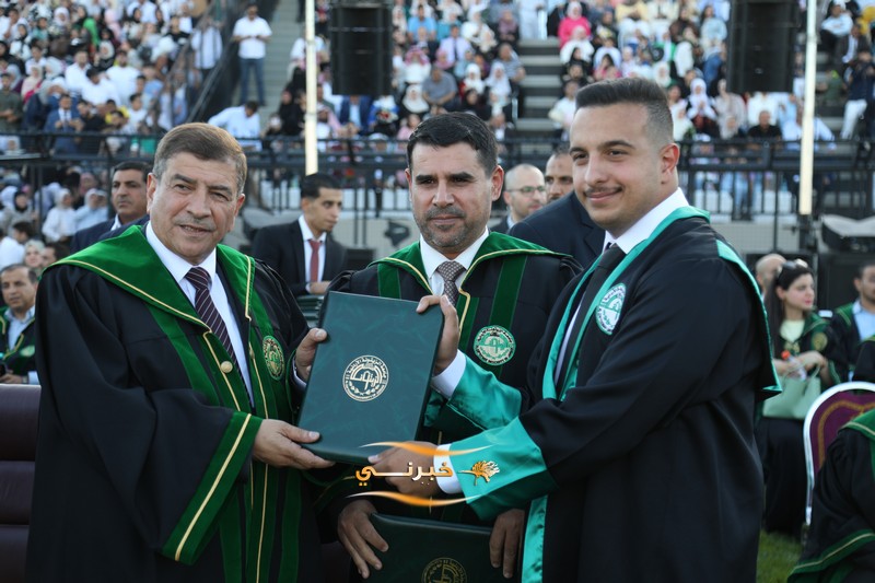 جامعة الزيتونة تحتفل بتخريج الفوج الثامن والعشرين للفصل الدراسي الثاني.