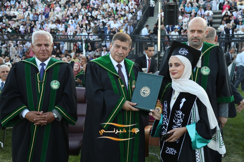 جامعة الزيتونة تحتفل بتخريج الفوج الثامن والعشرين للفصل الدراسي الثاني.