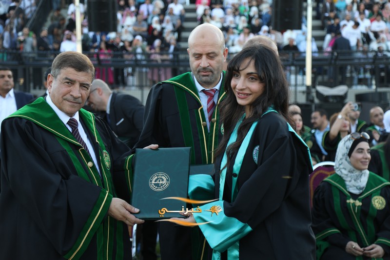 جامعة الزيتونة تحتفل بتخريج الفوج الثامن والعشرين للفصل الدراسي الثاني.