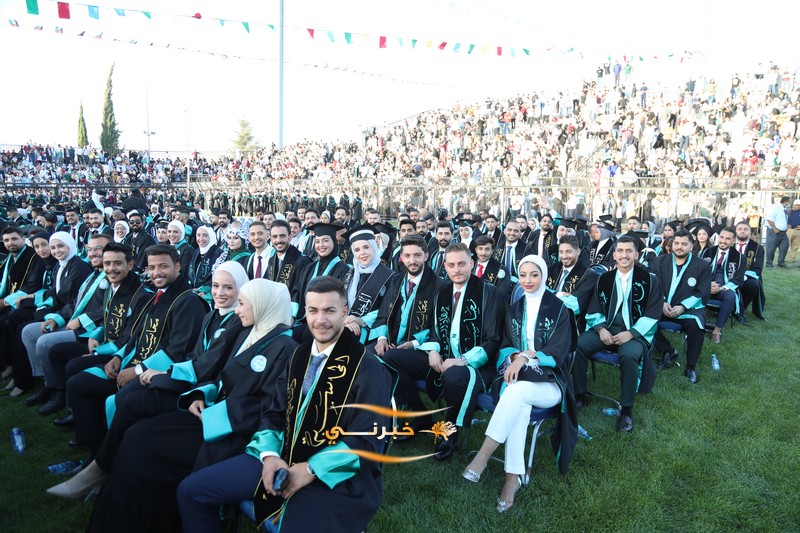 جامعة الزيتونة تحتفل بتخريج الفوج الثامن والعشرين للفصل الدراسي الثاني.