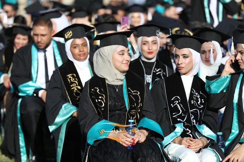 جامعة الزيتونة تحتفل بتخريج الفوج الثامن والعشرين للفصل الدراسي الثاني.
