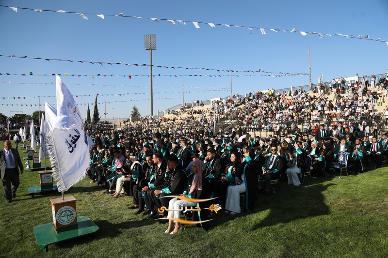 جامعة الزيتونة تحتفل بتخريج الفوج الثامن والعشرين للفصل الدراسي الثاني.