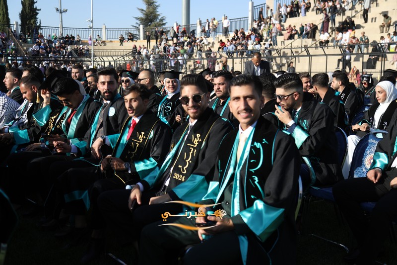جامعة الزيتونة تحتفل بتخريج الفوج الثامن والعشرين للفصل الدراسي الثاني.