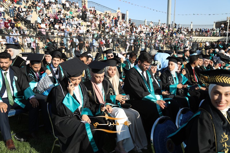 جامعة الزيتونة تحتفل بتخريج الفوج الثامن والعشرين للفصل الدراسي الثاني.