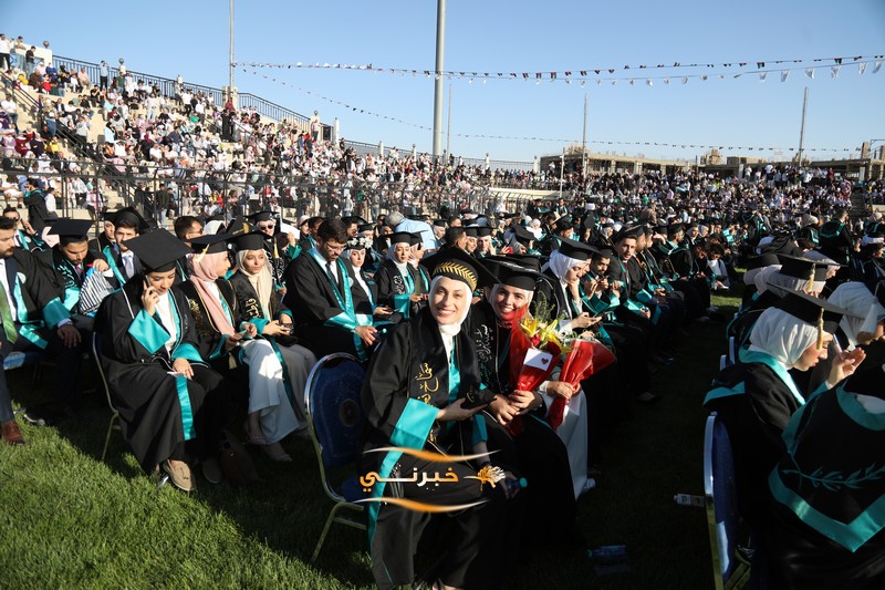 جامعة الزيتونة تحتفل بتخريج الفوج الثامن والعشرين للفصل الدراسي الثاني.