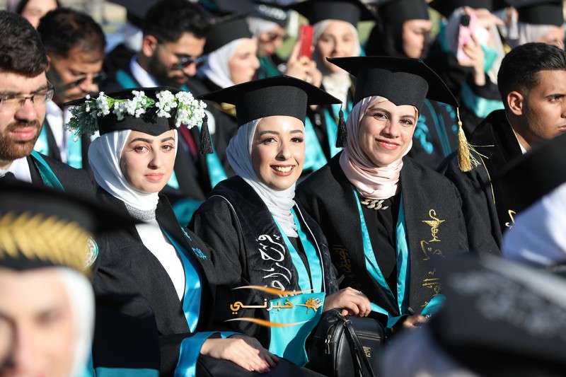 جامعة الزيتونة تحتفل بتخريج الفوج الثامن والعشرين للفصل الدراسي الثاني.