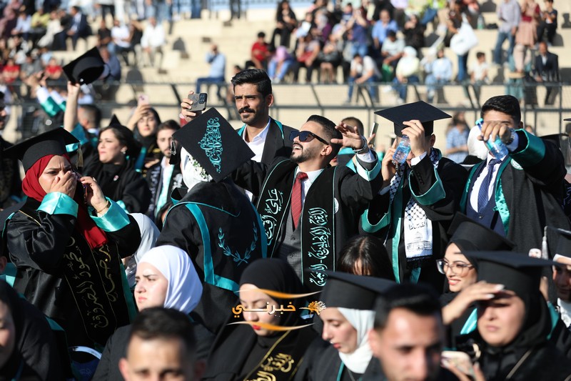 جامعة الزيتونة تحتفل بتخريج الفوج الثامن والعشرين للفصل الدراسي الثاني.