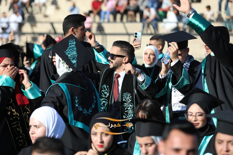 جامعة الزيتونة تحتفل بتخريج الفوج الثامن والعشرين للفصل الدراسي الثاني.