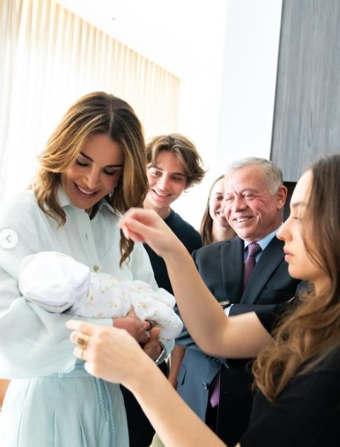 الملكة رانيا تنشر صور الأميرة الصغيرة