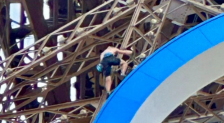 القبض على رجل تسلق برج إيفل