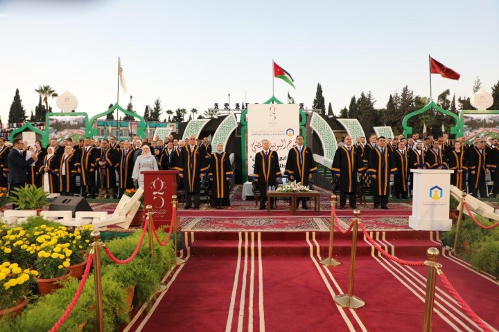 الجازي يرعى حفل تخريج فوج اليوبيل الفضي لجامعة عمان العربية