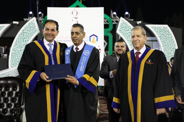 الجازي يرعى حفل تخريج فوج اليوبيل الفضي لجامعة عمان العربية