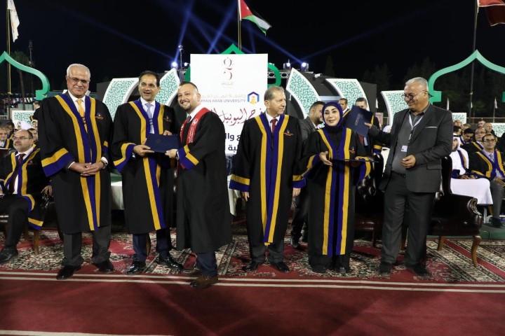 الجازي يرعى حفل تخريج فوج اليوبيل الفضي لجامعة عمان العربية