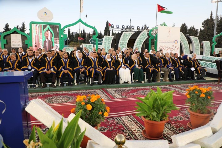 الجازي يرعى حفل تخريج فوج اليوبيل الفضي لجامعة عمان العربية