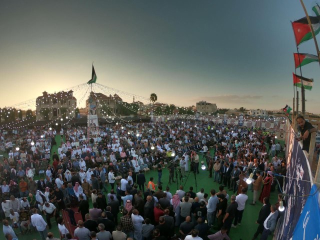 الحشود في محافظة مادبا يستقبلون حزب إرادة في مهرجان إنتخابي ضخم  - فيديو وصور 