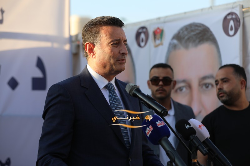 المرشح البستنجي يفتتح مقره الإنتخابي في عمان