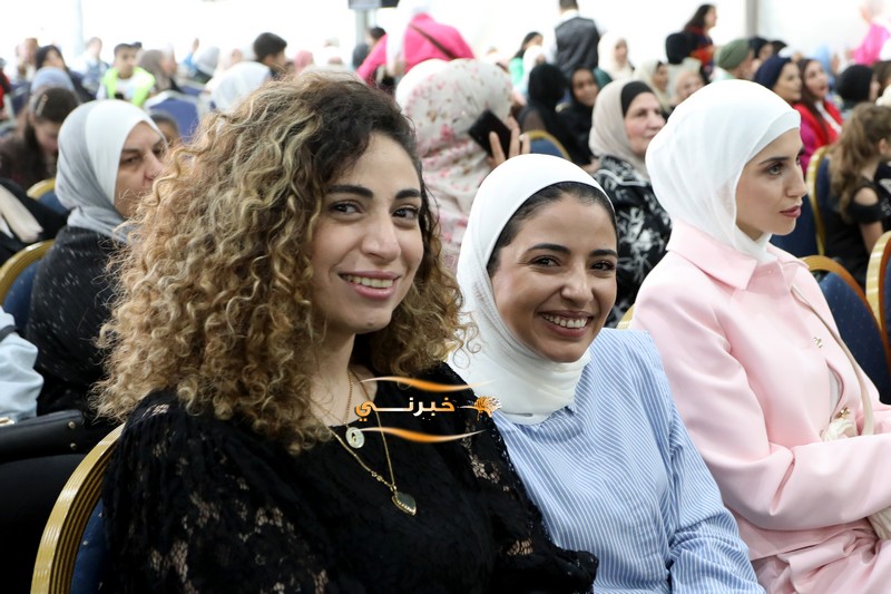 اللوزي أول مرشحة في القوائم المحلية تفتتح مقرها الانتخابي وسط حضور الآلاف