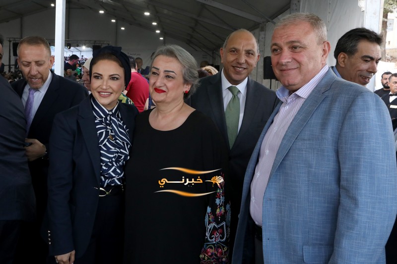 اللوزي أول مرشحة في القوائم المحلية تفتتح مقرها الانتخابي وسط حضور الآلاف