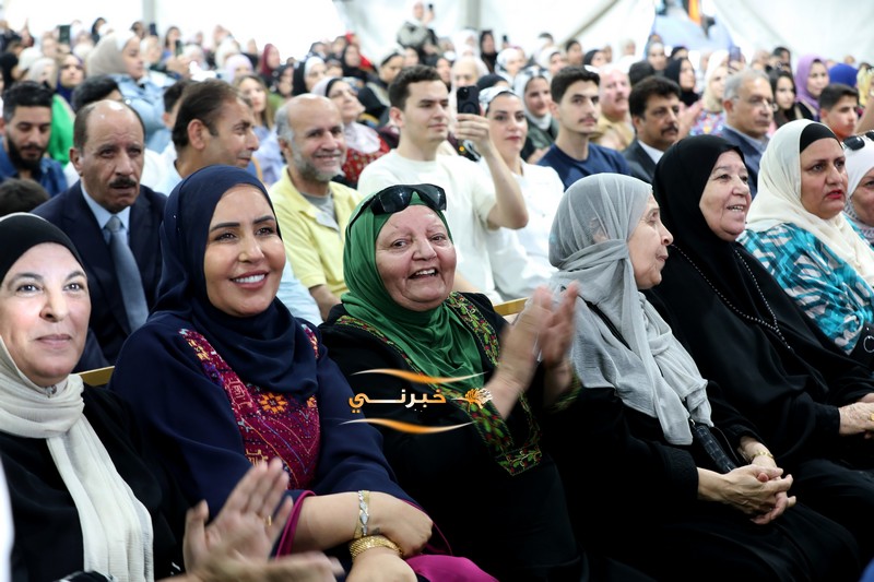 اللوزي أول مرشحة في القوائم المحلية تفتتح مقرها الانتخابي وسط حضور الآلاف
