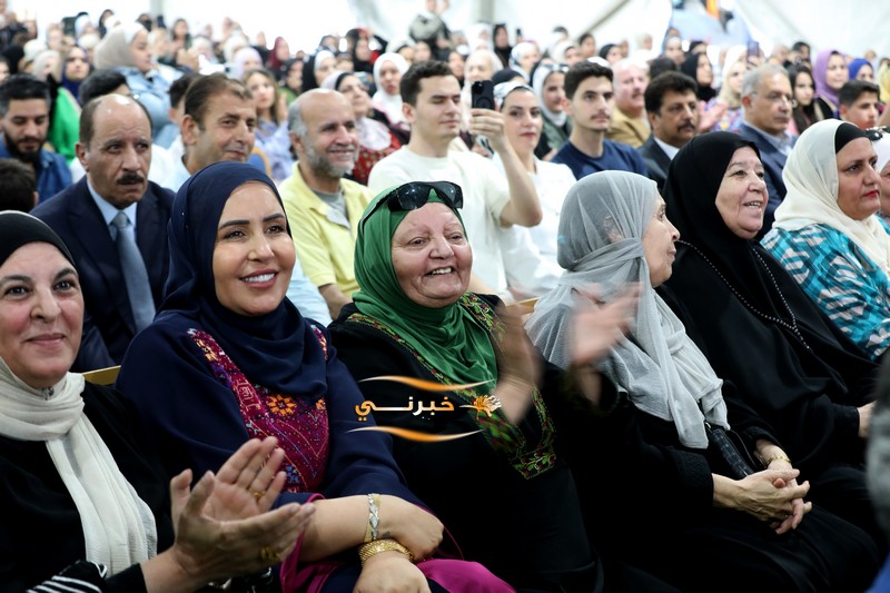 اللوزي أول مرشحة في القوائم المحلية تفتتح مقرها الانتخابي وسط حضور الآلاف