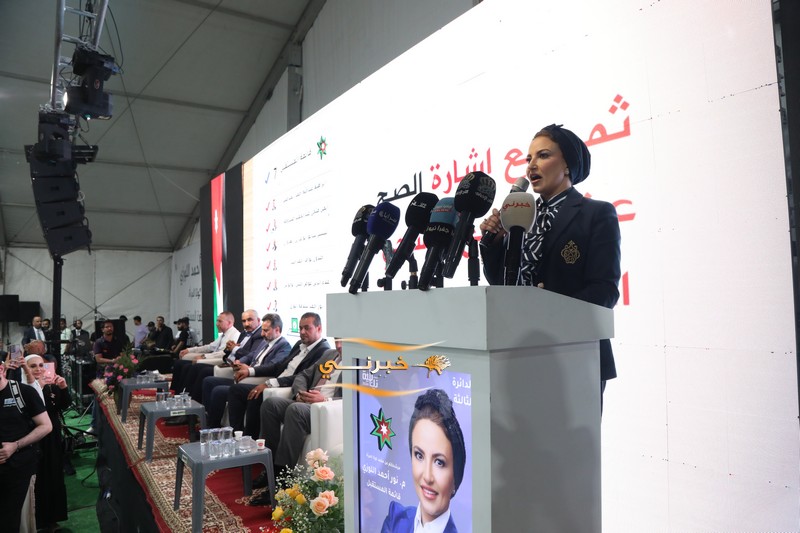 اللوزي أول مرشحة في القوائم المحلية تفتتح مقرها الانتخابي وسط حضور الآلاف