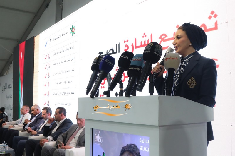 اللوزي أول مرشحة في القوائم المحلية تفتتح مقرها الانتخابي وسط حضور الآلاف