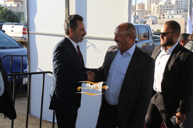 بحضور جماهيري يتجاوز 8 آلاف شخص.. مرشح إجماع المناصير (المهندس إبراهيم) يفتتح مقره الانتخاب