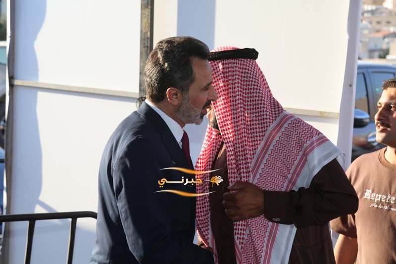 بحضور جماهيري يتجاوز 8 آلاف شخص.. مرشح إجماع المناصير (المهندس إبراهيم) يفتتح مقره الانتخاب