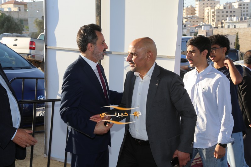 بحضور جماهيري يتجاوز 8 آلاف شخص.. مرشح إجماع المناصير (المهندس إبراهيم) يفتتح مقره الانتخاب