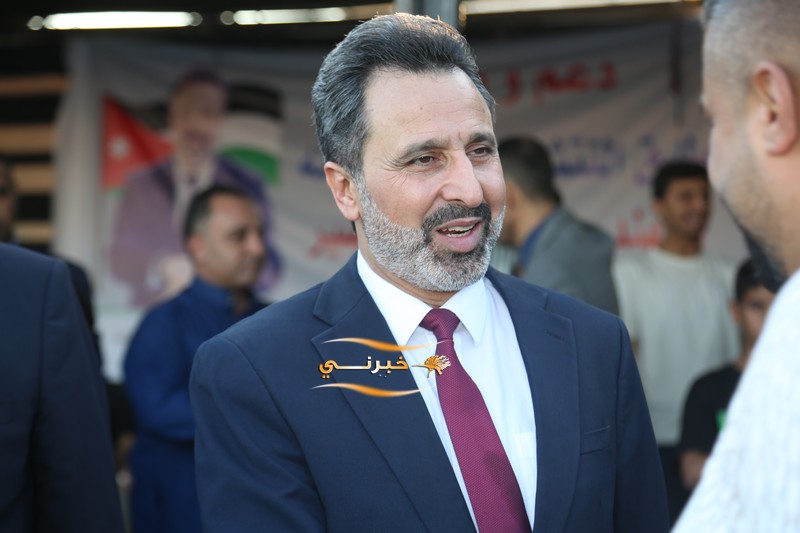 بحضور جماهيري يتجاوز 8 آلاف شخص.. مرشح إجماع المناصير (المهندس إبراهيم) يفتتح مقره الانتخاب