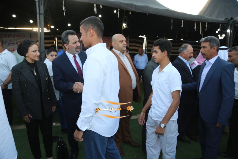 بحضور جماهيري يتجاوز 8 آلاف شخص.. مرشح إجماع المناصير (المهندس إبراهيم) يفتتح مقره الانتخاب