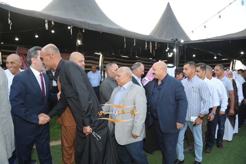 بحضور جماهيري يتجاوز 8 آلاف شخص.. مرشح إجماع المناصير (المهندس إبراهيم) يفتتح مقره الانتخاب