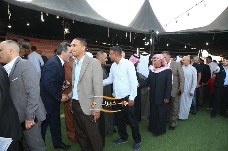 بحضور جماهيري يتجاوز 8 آلاف شخص.. مرشح إجماع المناصير (المهندس إبراهيم) يفتتح مقره الانتخاب