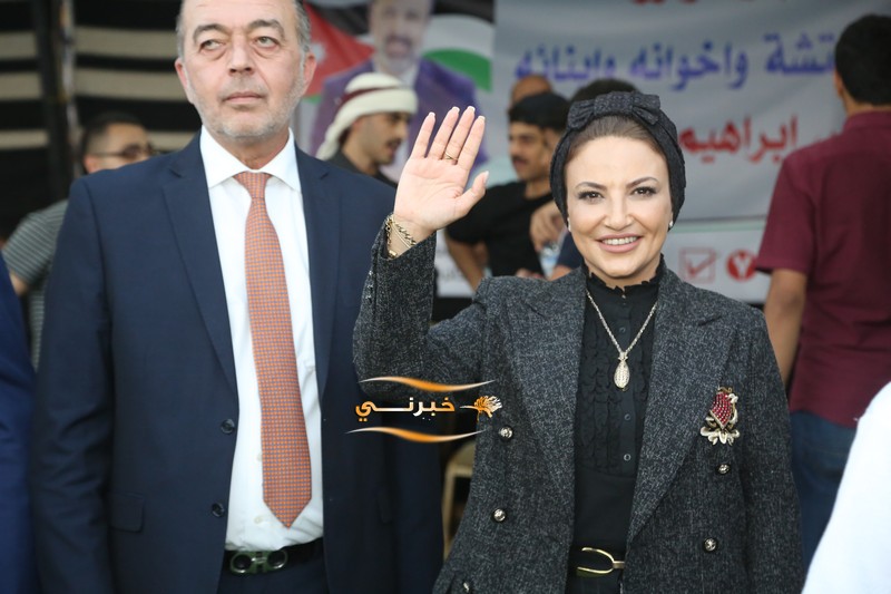 بحضور جماهيري يتجاوز 8 آلاف شخص.. مرشح إجماع المناصير (المهندس إبراهيم) يفتتح مقره الانتخاب