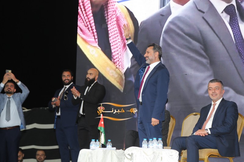 بحضور جماهيري يتجاوز 8 آلاف شخص.. مرشح إجماع المناصير (المهندس إبراهيم) يفتتح مقره الانتخاب