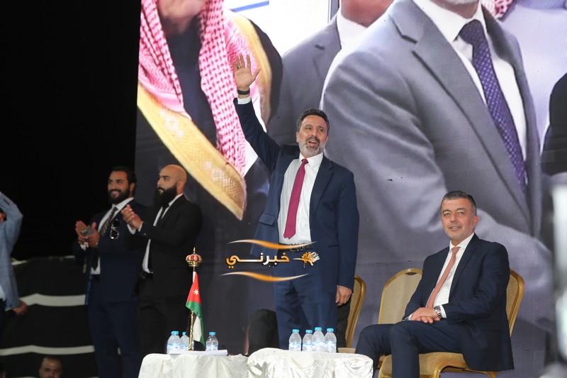 بحضور جماهيري يتجاوز 8 آلاف شخص.. مرشح إجماع المناصير (المهندس إبراهيم) يفتتح مقره الانتخاب