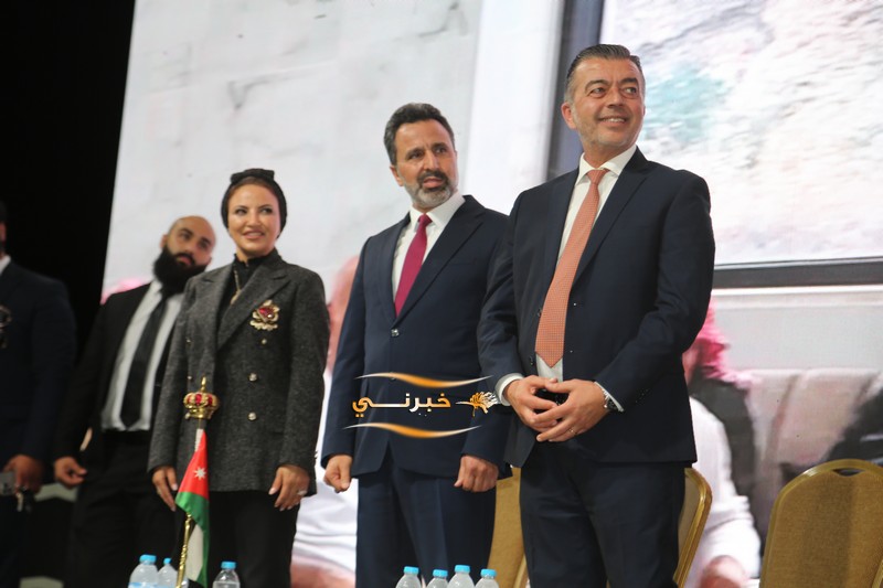 بحضور جماهيري يتجاوز 8 آلاف شخص.. مرشح إجماع المناصير (المهندس إبراهيم) يفتتح مقره الانتخاب