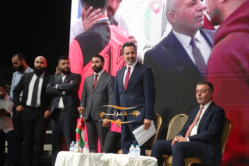 بحضور جماهيري يتجاوز 8 آلاف شخص.. مرشح إجماع المناصير (المهندس إبراهيم) يفتتح مقره الانتخاب