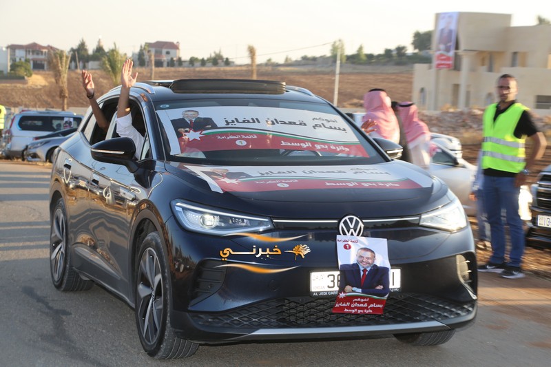 اقبال شديد وكثيف على افتتاح مقر سعادة النائب بسام الفايز